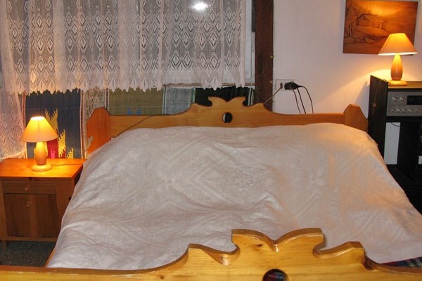 Garden Apartment small room